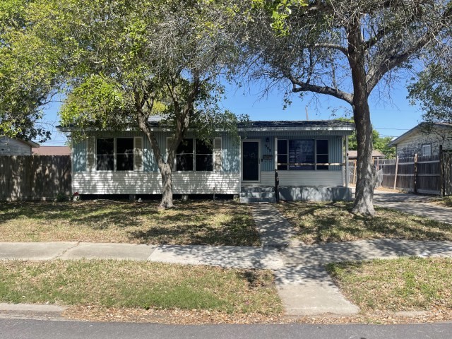 909 Zarsky Dr Property Photo