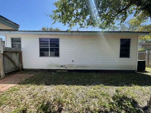 909 Zarsky Dr Property Photo 8