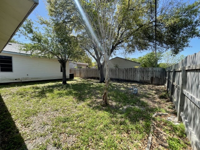 909 Zarsky Dr Property Photo 9