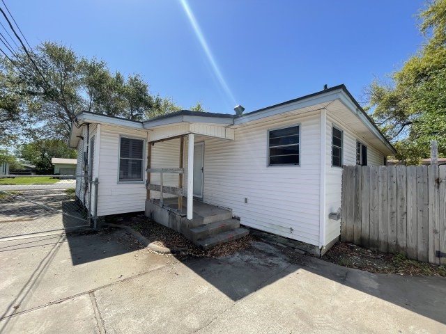 909 Zarsky Dr Property Photo 11