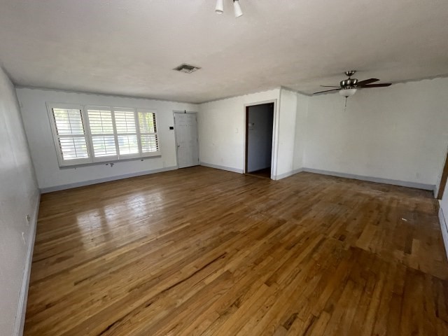 909 Zarsky Dr Property Photo 13