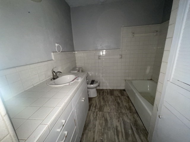 909 Zarsky Dr Property Photo 20