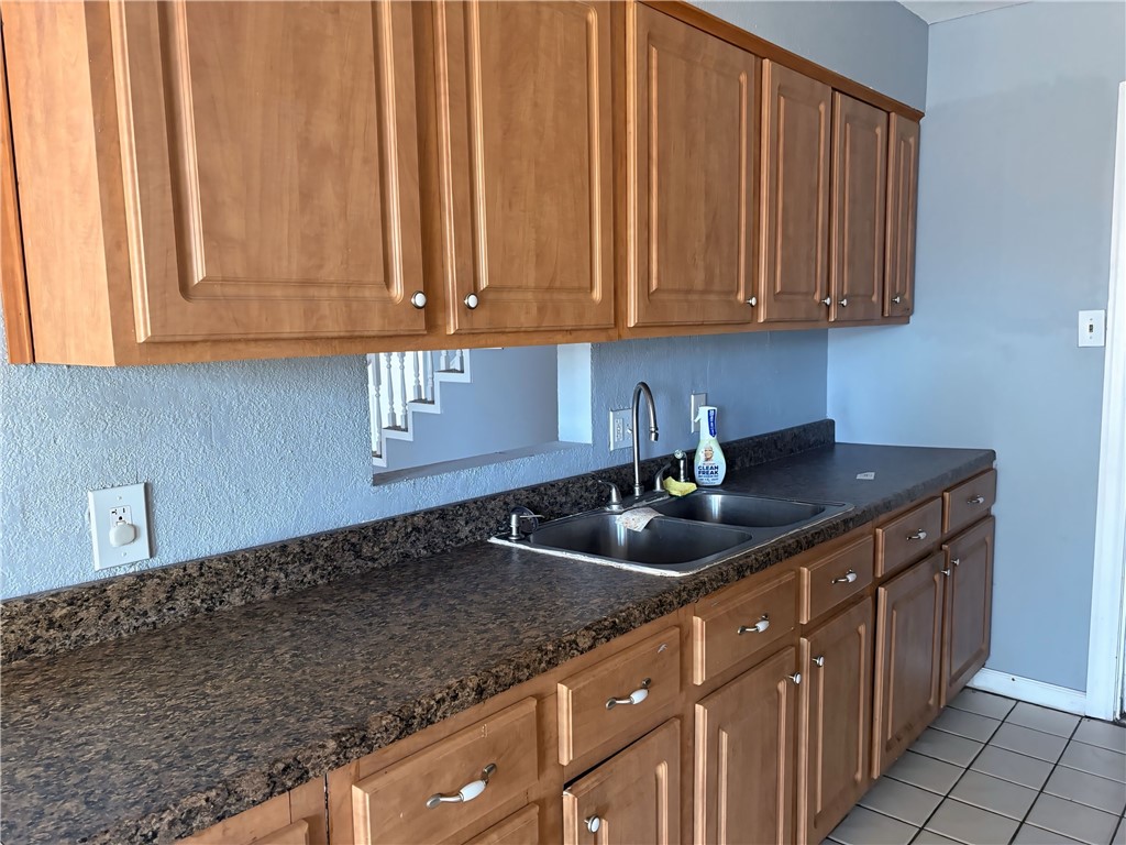 929 Ribbon Tail St Property Photo 6