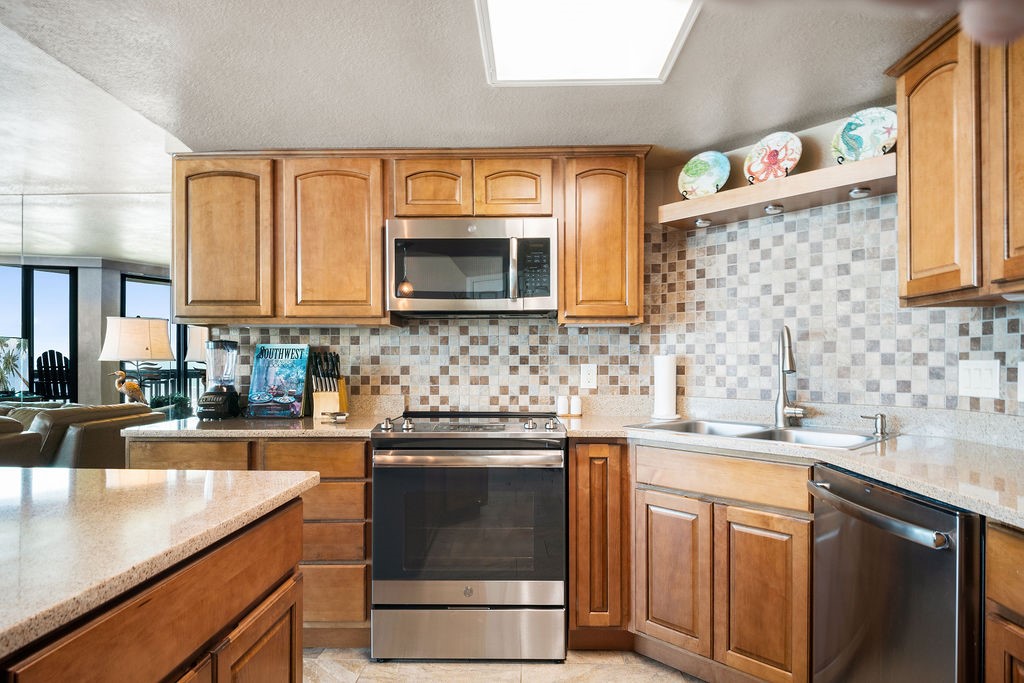 6745 Seacomber Dr 803 Property Photo 8