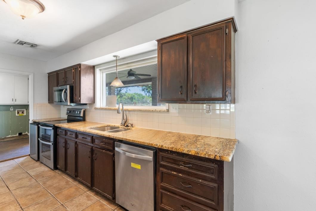 15330 Fm 3089 Property Photo 12