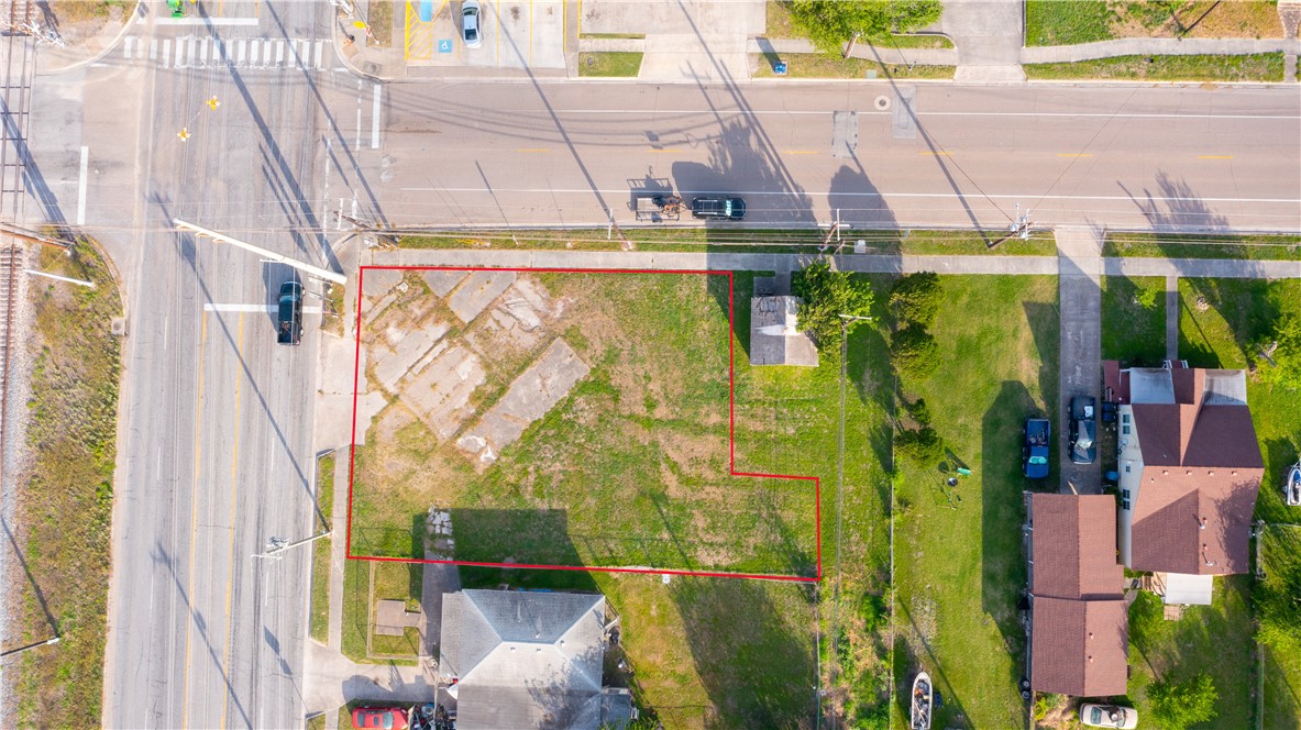 101 E 4th St Property Photo 3