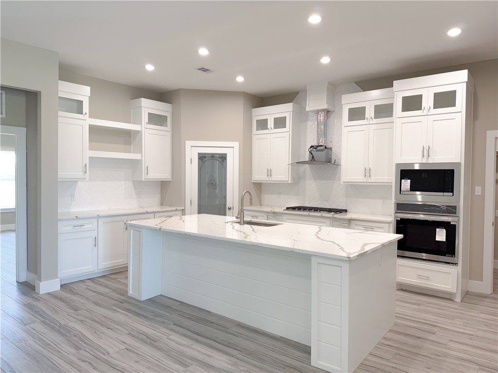 3529 Sahar Lake Property Photo 4