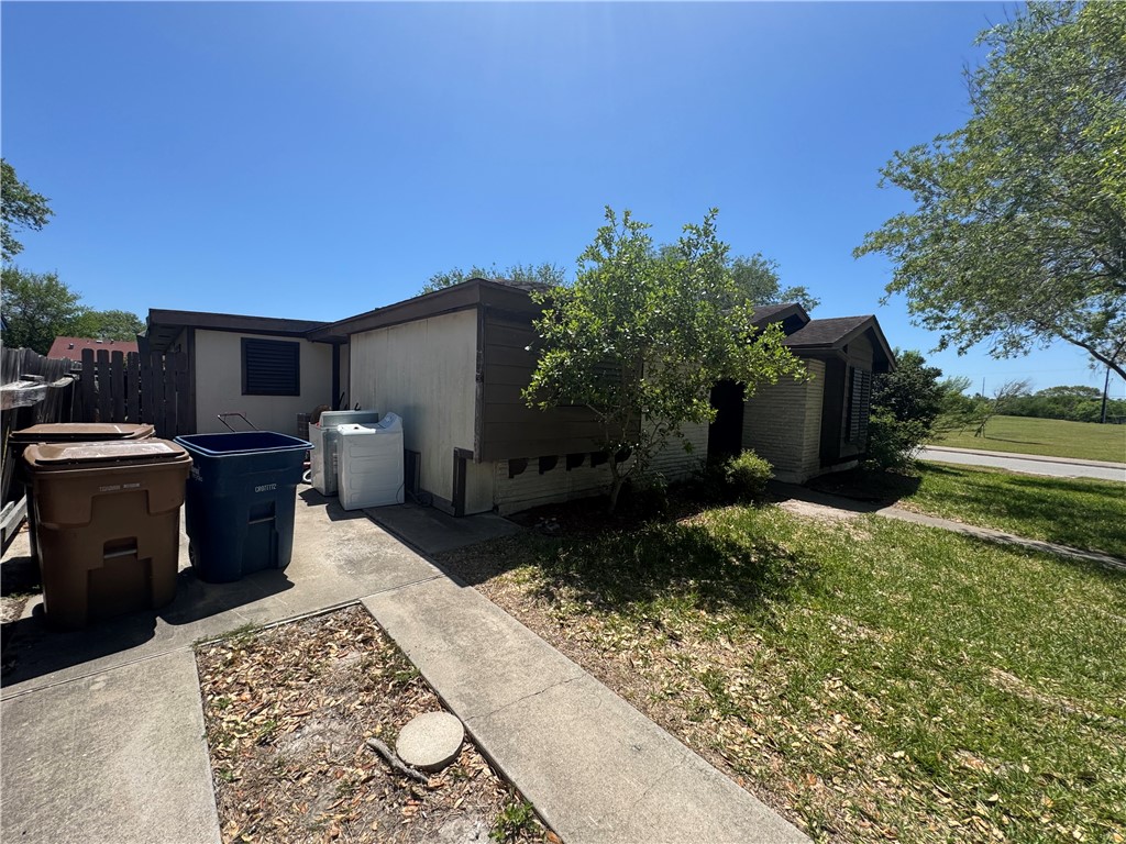 1818 Brazos Dr Property Photo 3