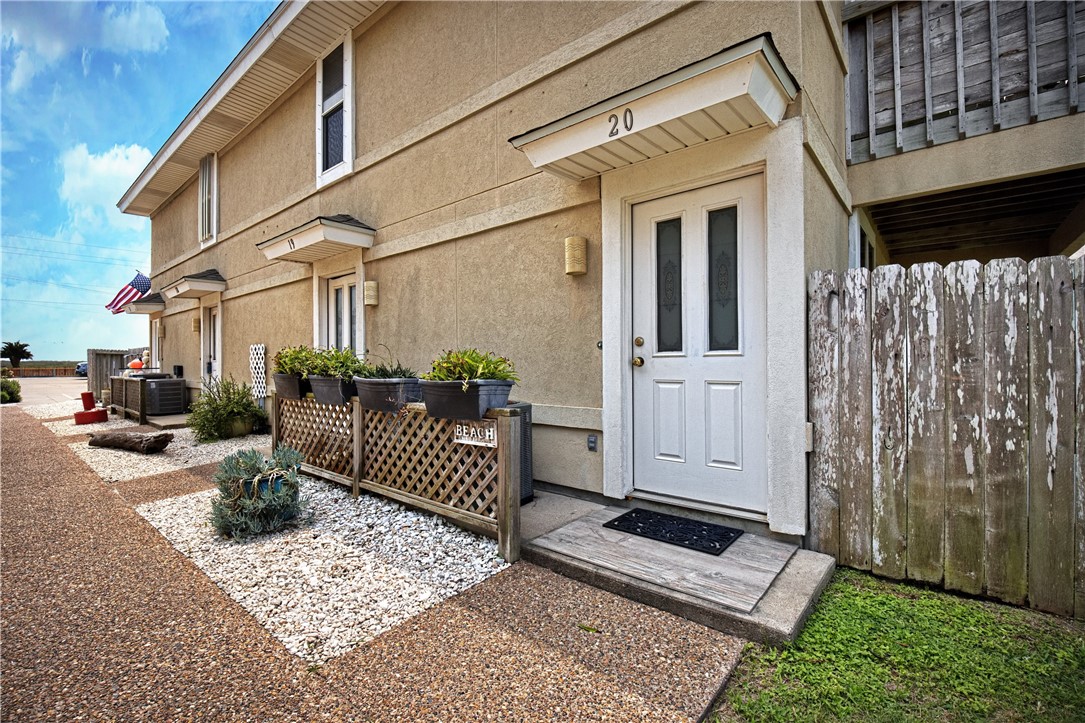 15125 Leeward Dr Property Photo 2