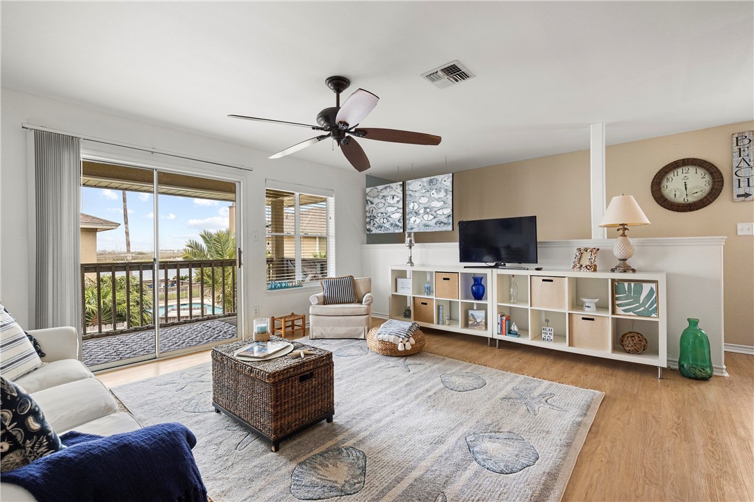 15125 Leeward Dr Property Photo 3