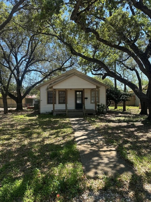 207 W Vance St Property Photo 1