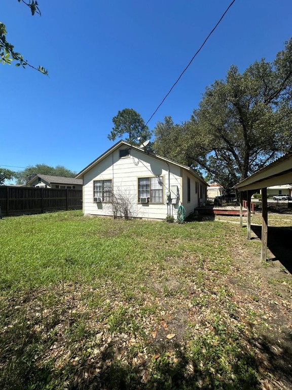 207 W Vance St Property Photo 23