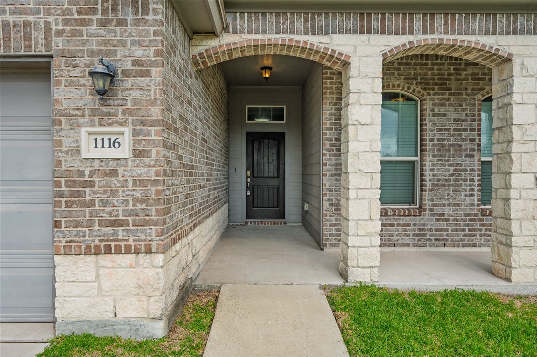 1116 Santa Catalina St Property Photo 3