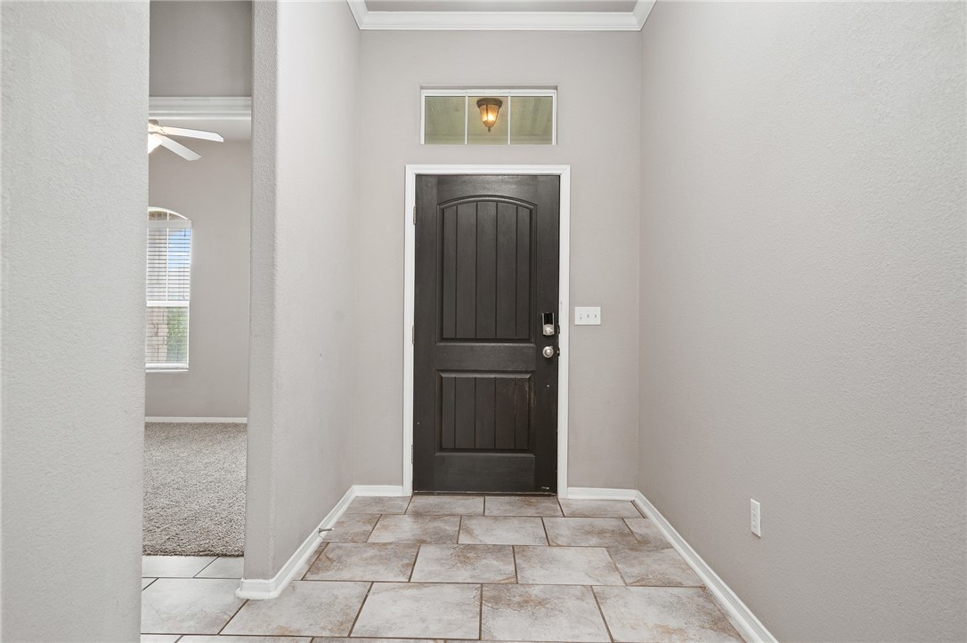 1116 Santa Catalina St Property Photo 4