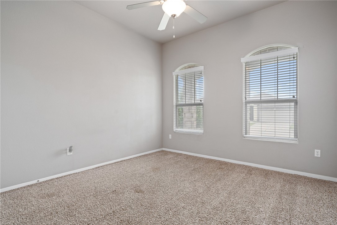 1116 Santa Catalina St Property Photo 6