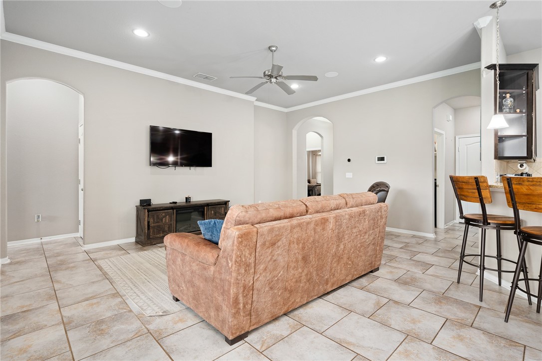 1116 Santa Catalina St Property Photo 7