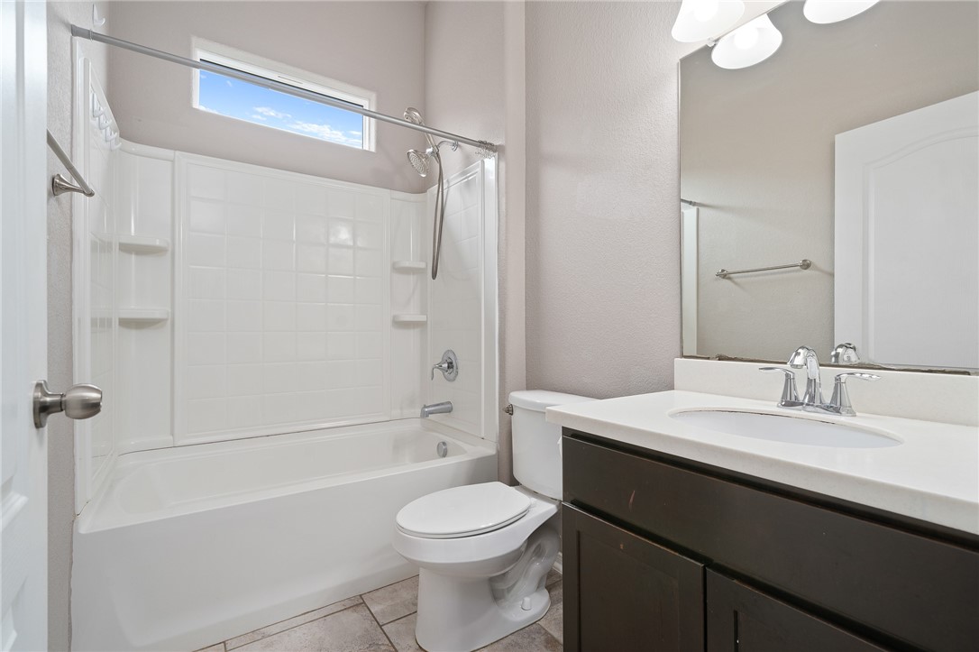 1116 Santa Catalina St Property Photo 8