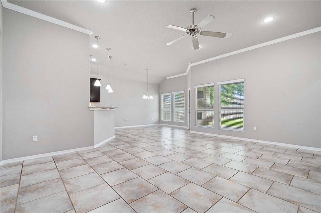 1116 Santa Catalina St Property Photo 10