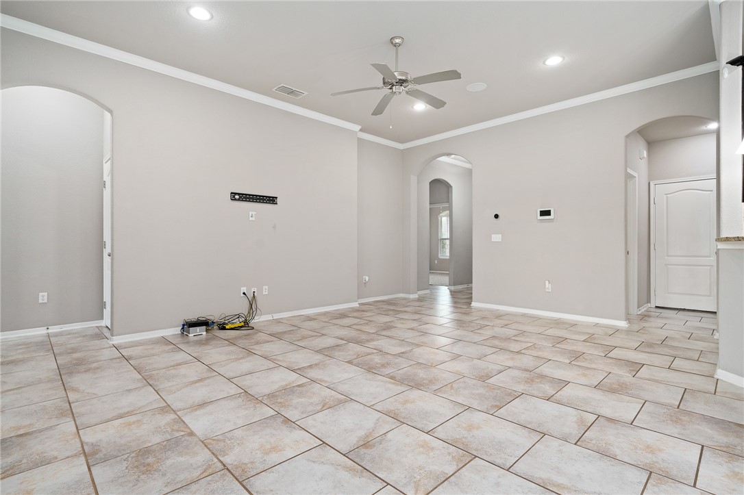 1116 Santa Catalina St Property Photo 12