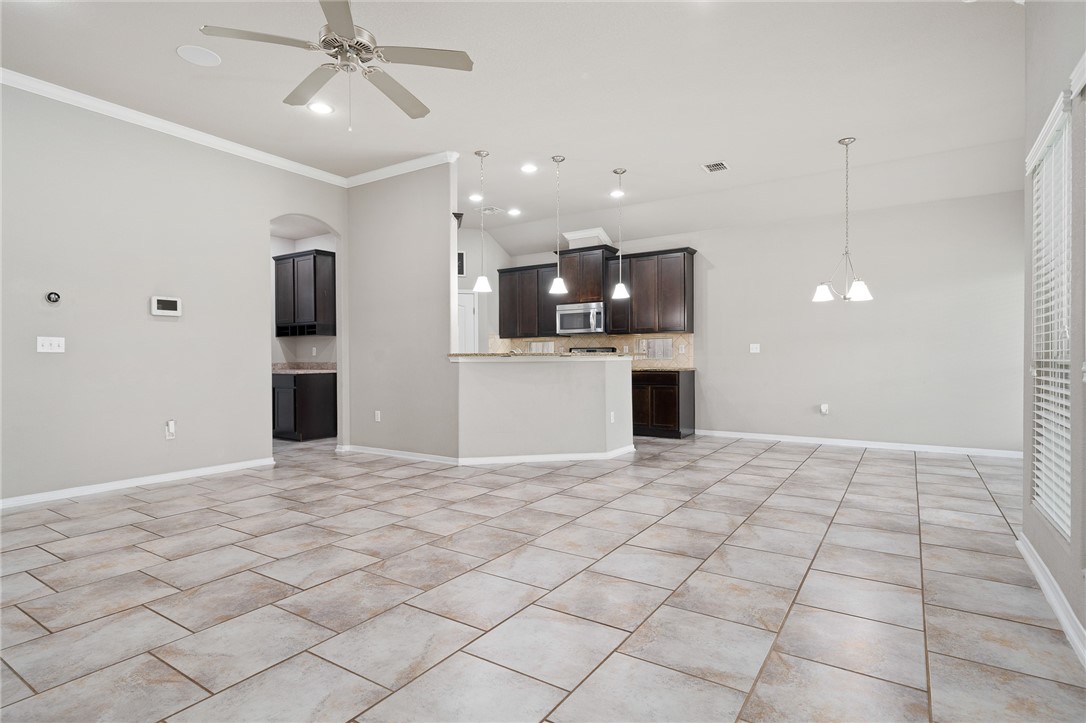 1116 Santa Catalina St Property Photo 13