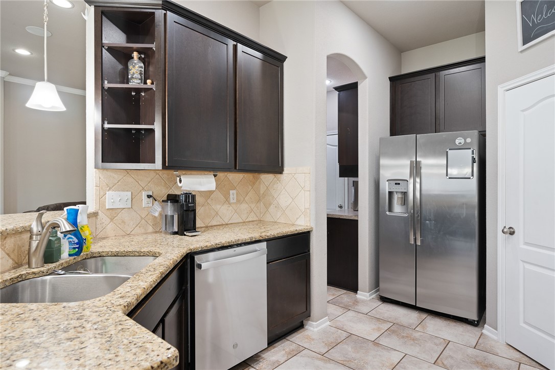 1116 Santa Catalina St Property Photo 14