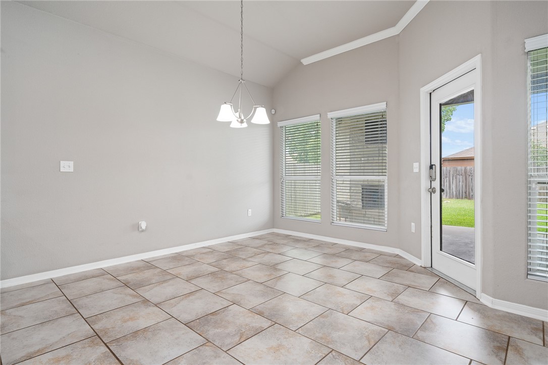 1116 Santa Catalina St Property Photo 14