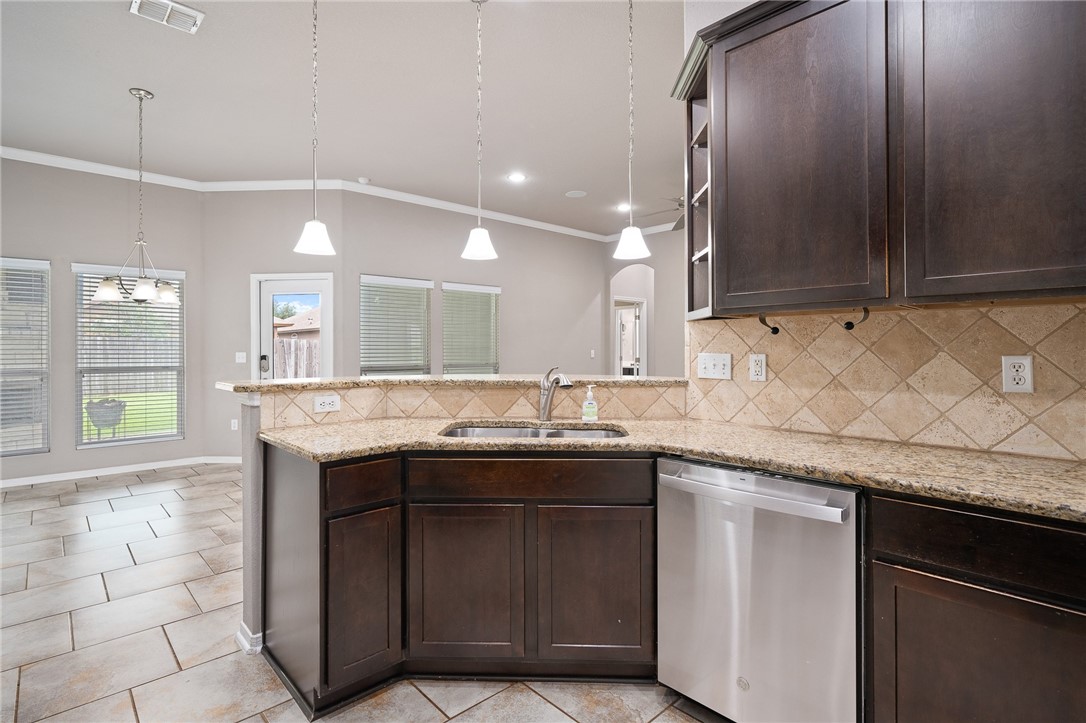 1116 Santa Catalina St Property Photo 18