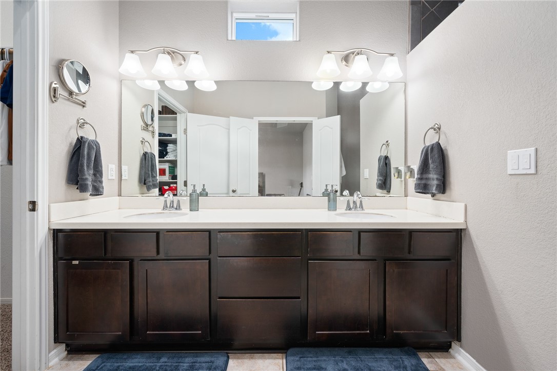 1116 Santa Catalina St Property Photo 19