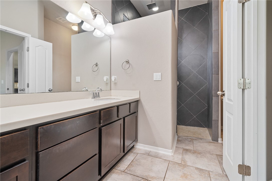 1116 Santa Catalina St Property Photo 24