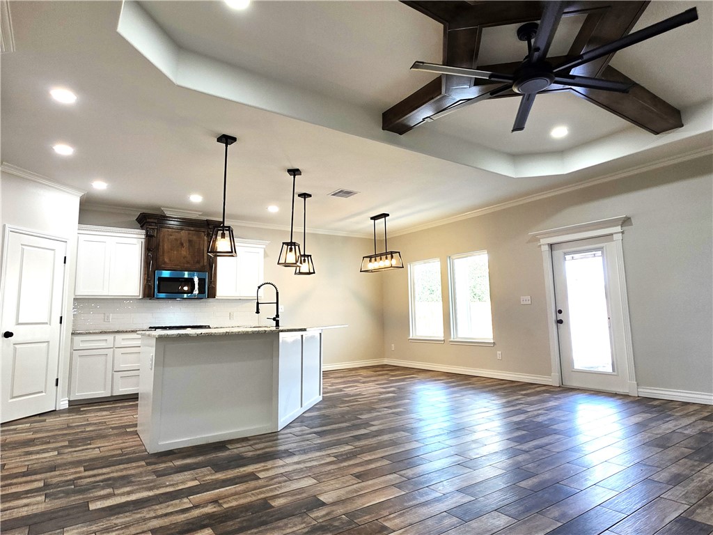 8109 Berenstain Dr Property Photo 3
