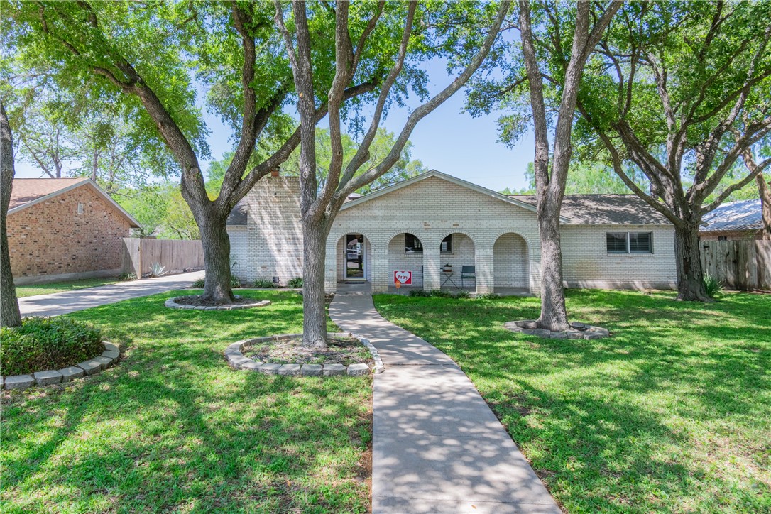 1303 Arcadia Dr Property Photo