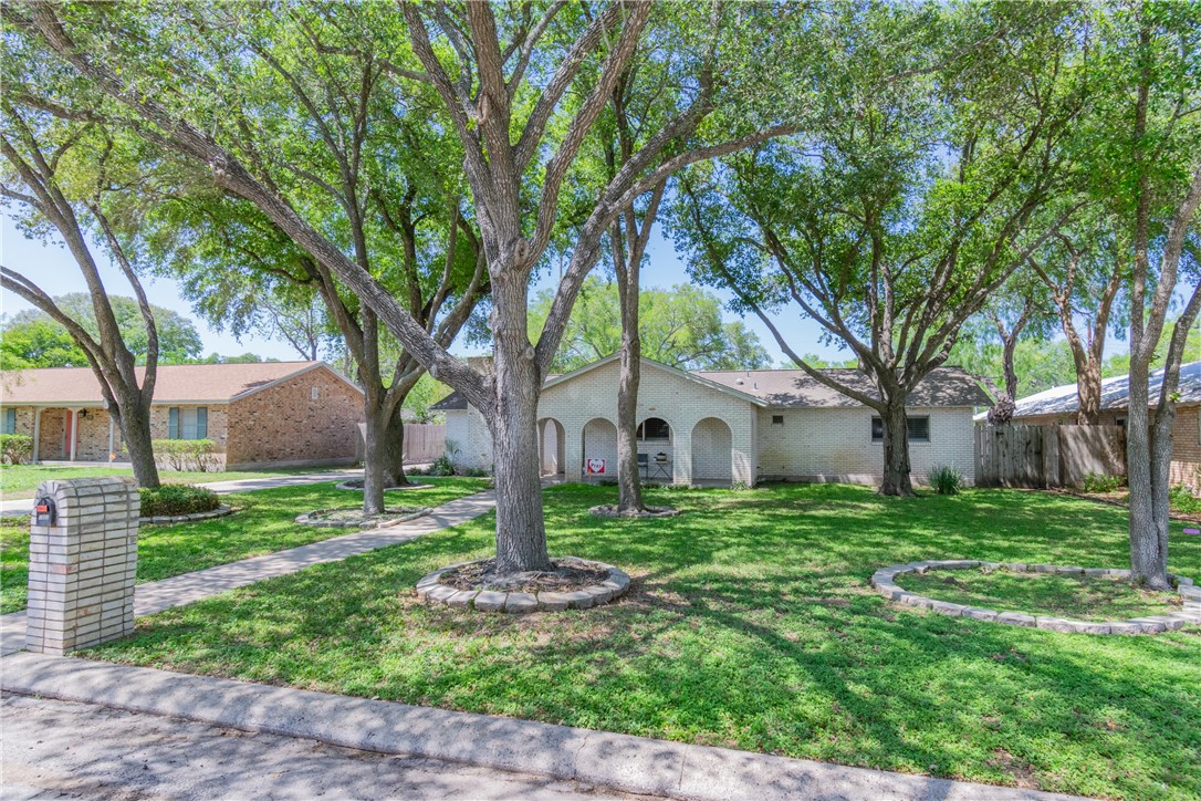 1303 Arcadia Dr Property Photo 2