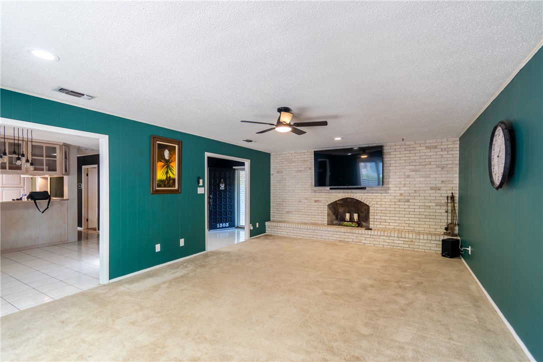 1303 Arcadia Dr Property Photo 10