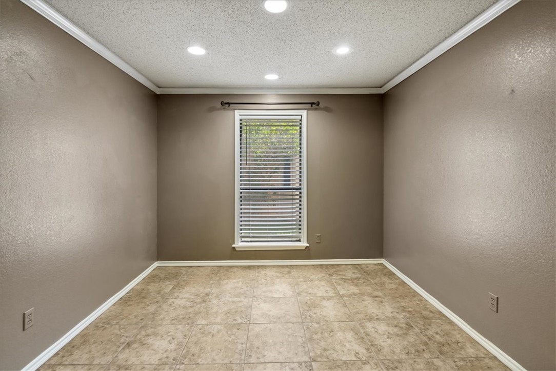 6829 Iroquois Dr Property Photo 7