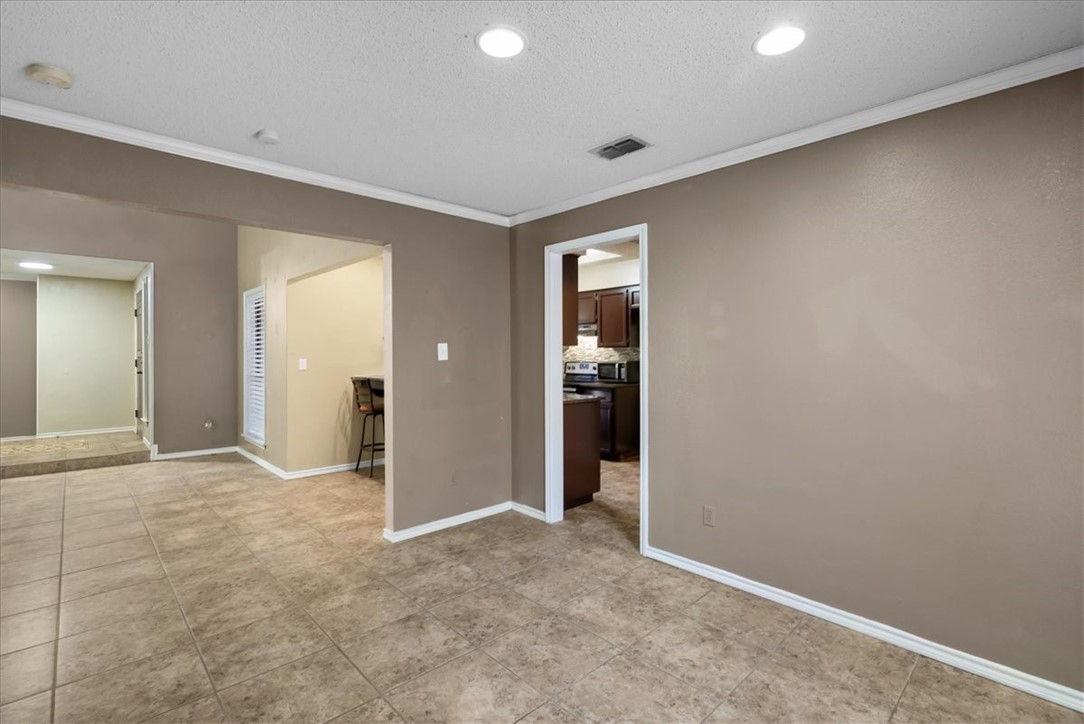 6829 Iroquois Dr Property Photo 8