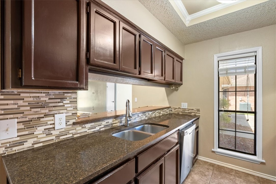 6829 Iroquois Dr Property Photo 12