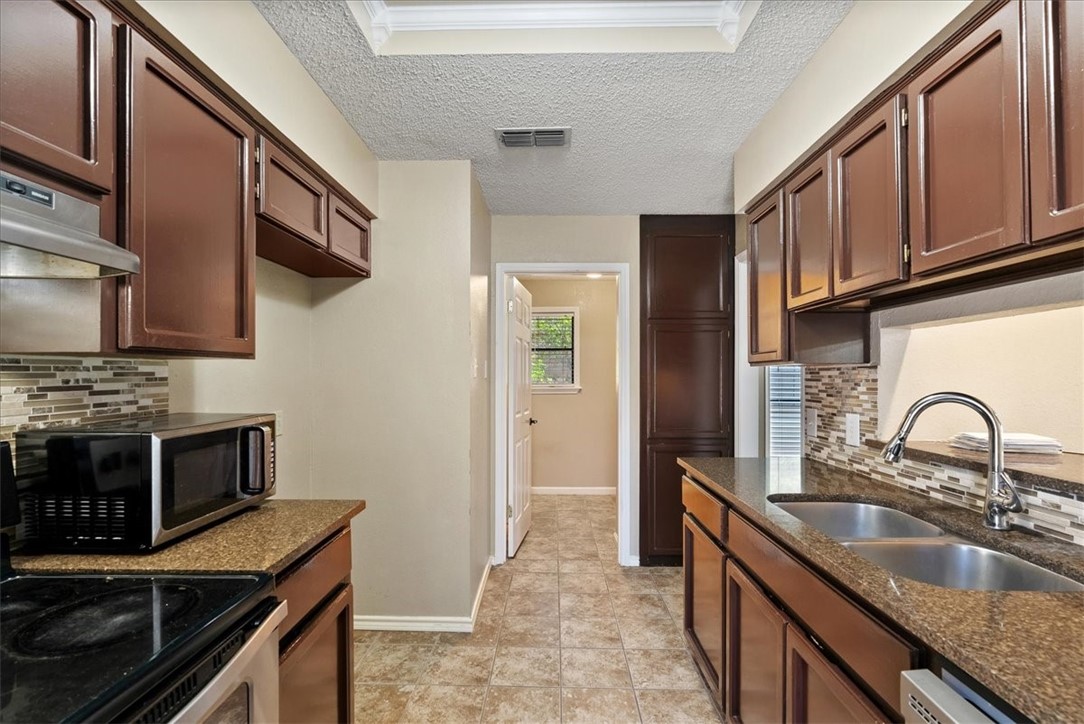 6829 Iroquois Dr Property Photo 13