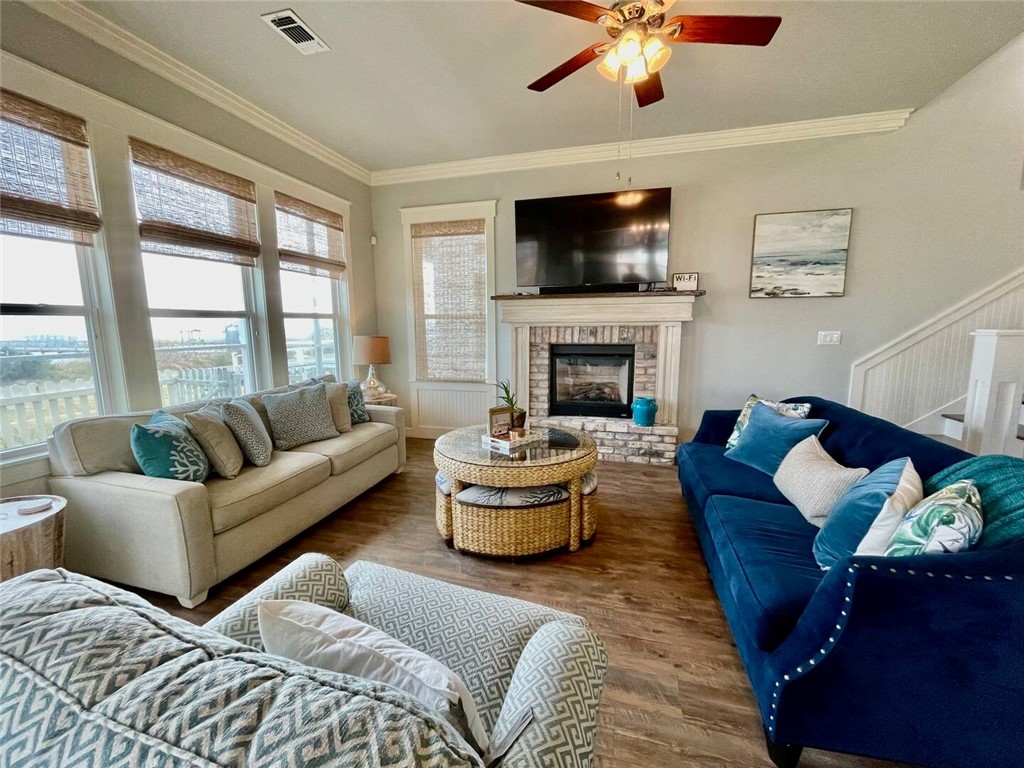 502 Sailhouse Way Property Photo 8