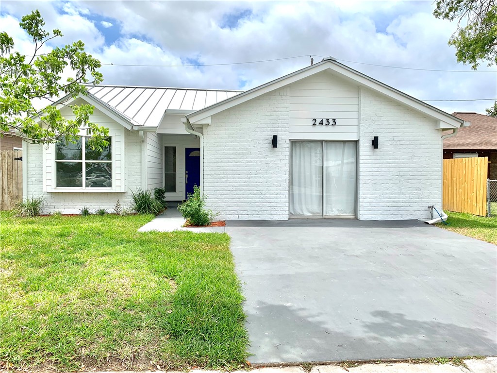 2433 Allencrest Dr Property Photo