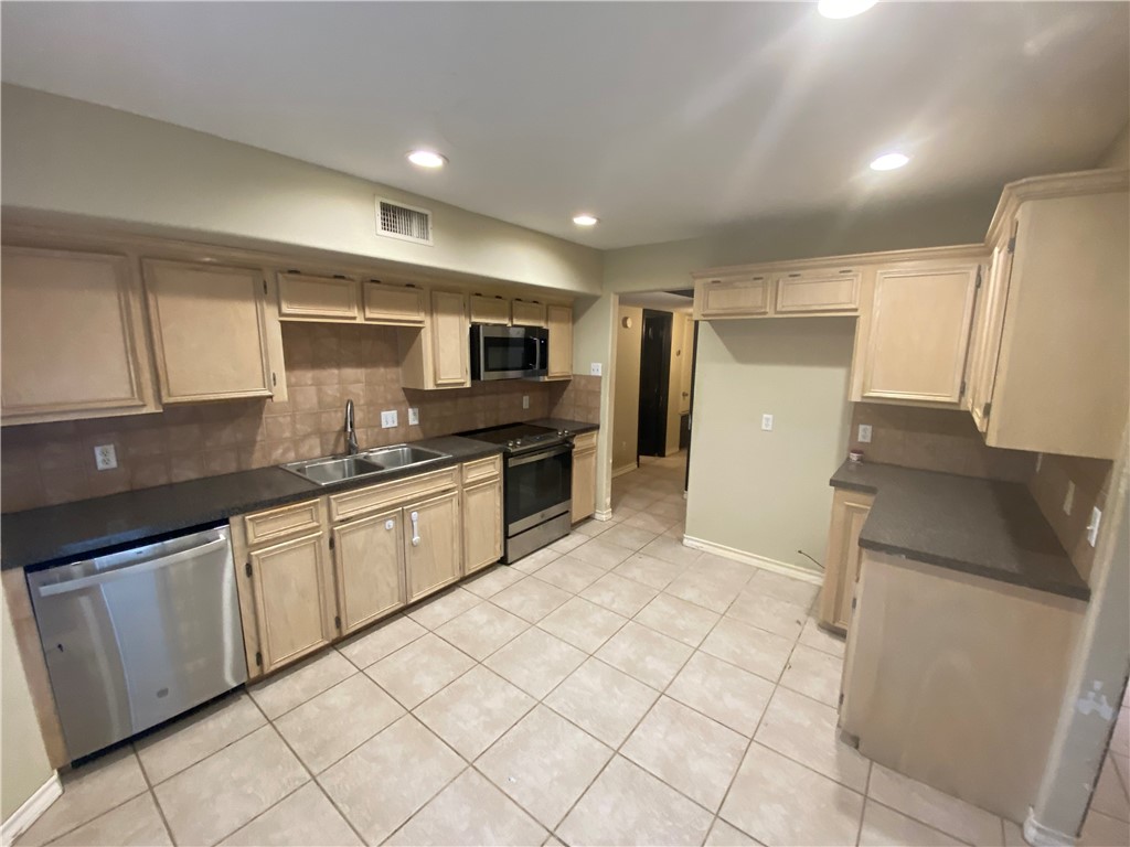 2422 Songbird Property Photo 12