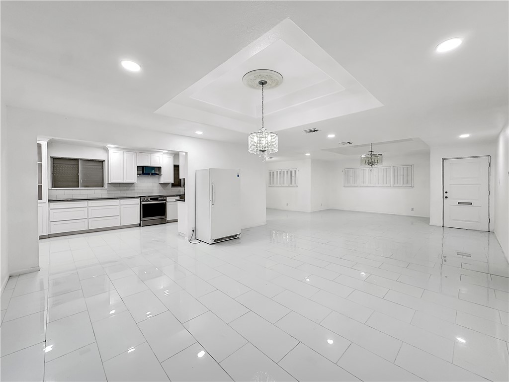4115 Meridian Pl Property Photo 3
