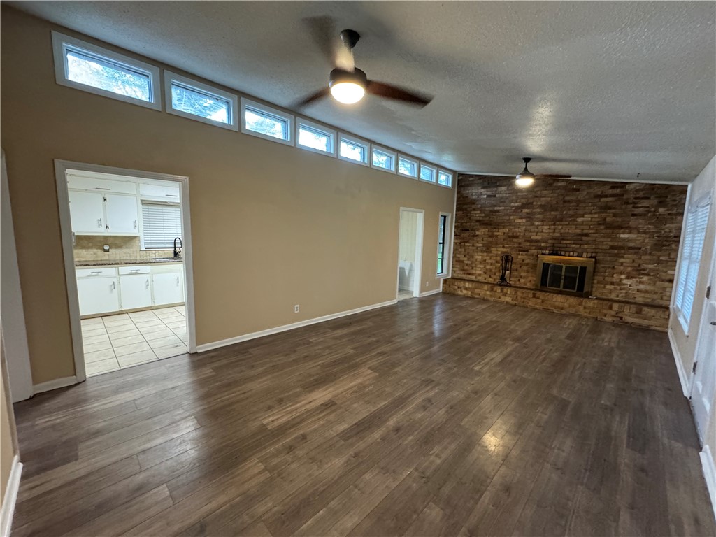 1820 Kenney Lane Property Photo 3