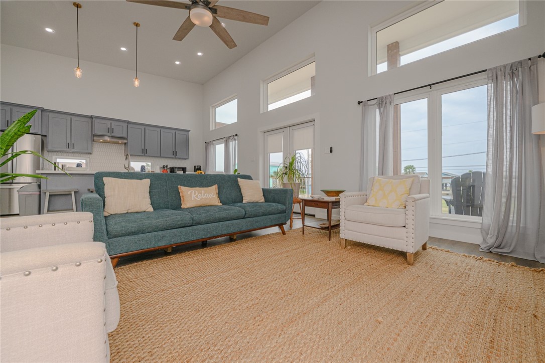 512 Palmetto Point Rd Property Photo 4