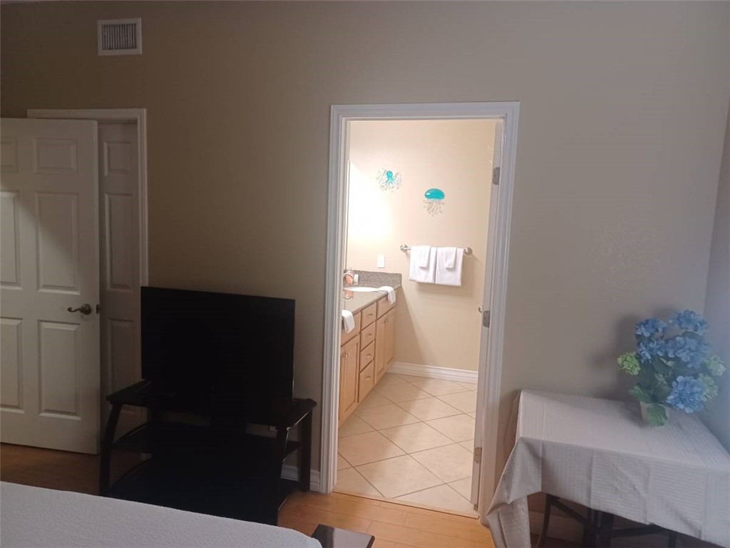15217 Windward Dr 302 Property Photo 4