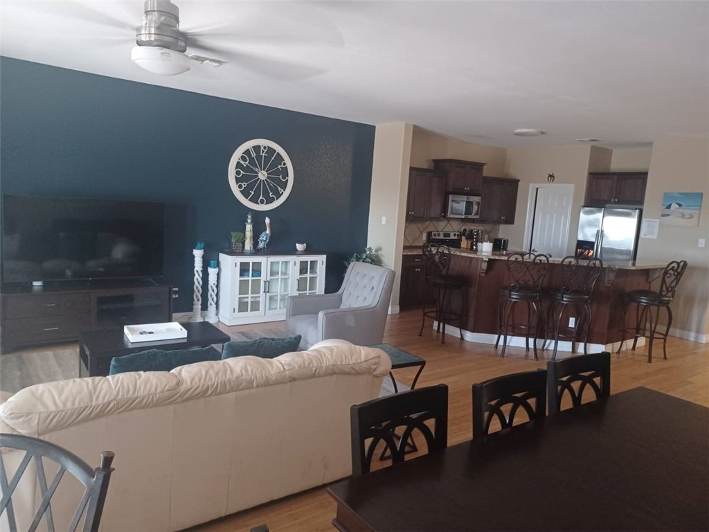 15217 Windward Dr 302 Property Photo 8