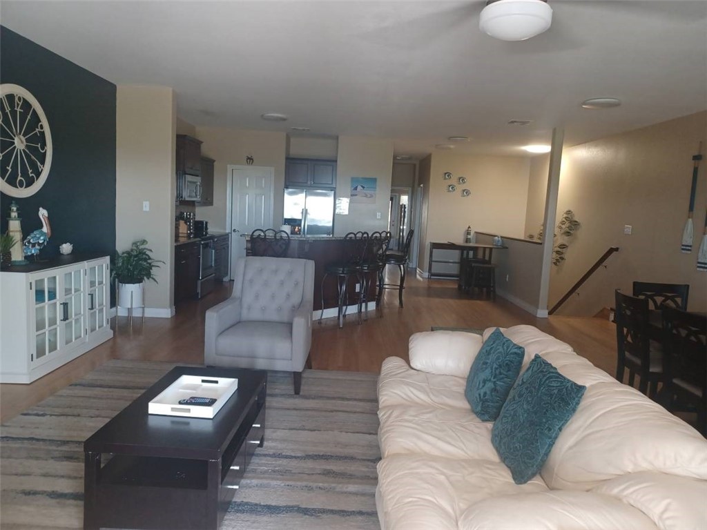 15217 Windward Dr 302 Property Photo 9