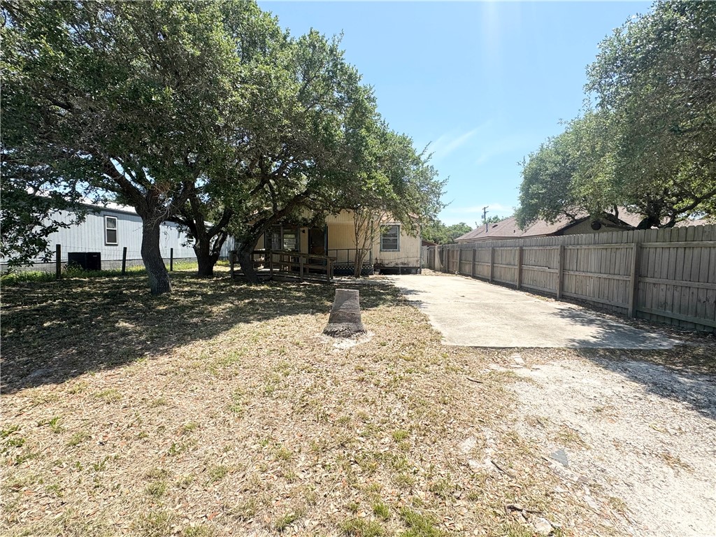 1009 Saunders St Property Photo