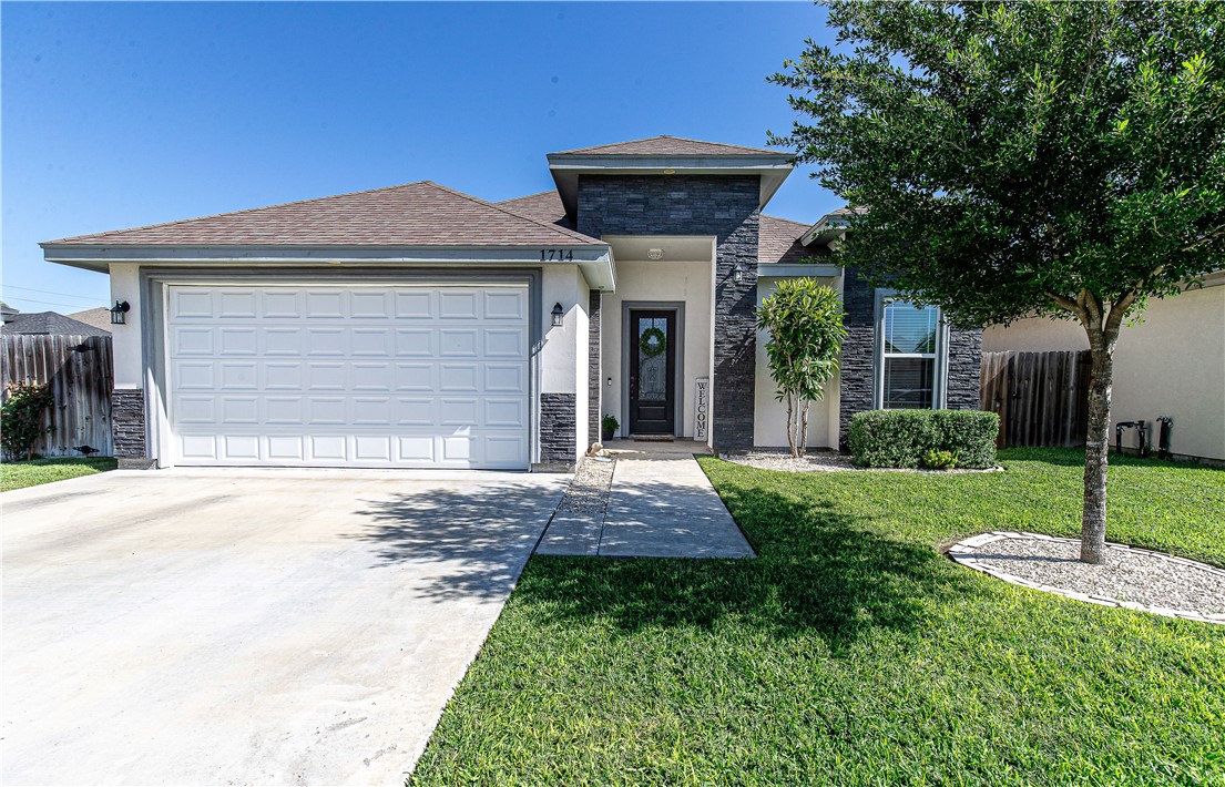 1714 The Park Dr Property Photo