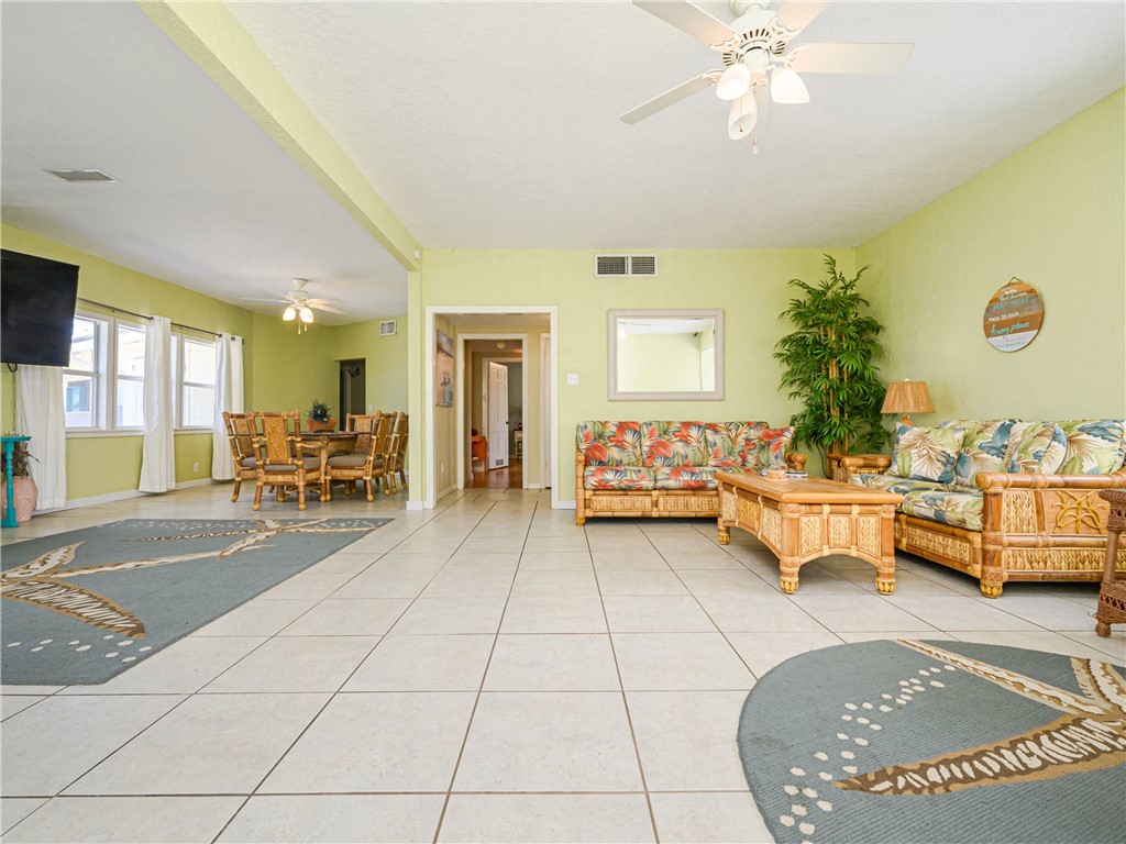 1170 S Virginia St Property Photo 5