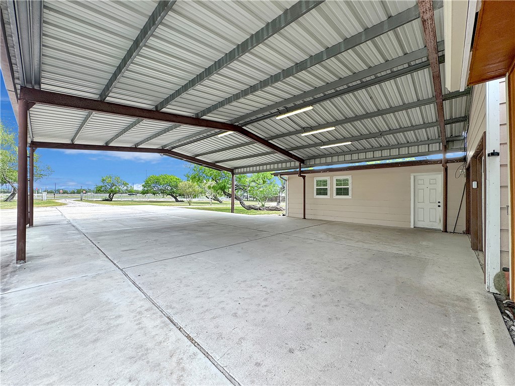 9443 Up River Property Photo 4